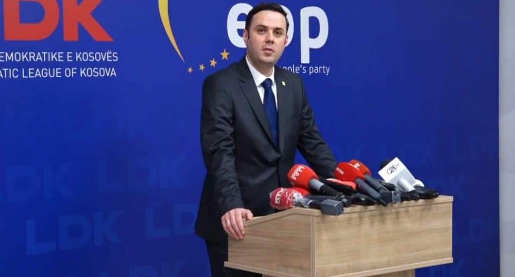 Abdixhiku kritikon Qeverinë Kurti: Qeverisje arrogante, politikë e jashtme e izoluar, kthim në dialog teknik me Serbinë dhe mosmenaxhim i krizave