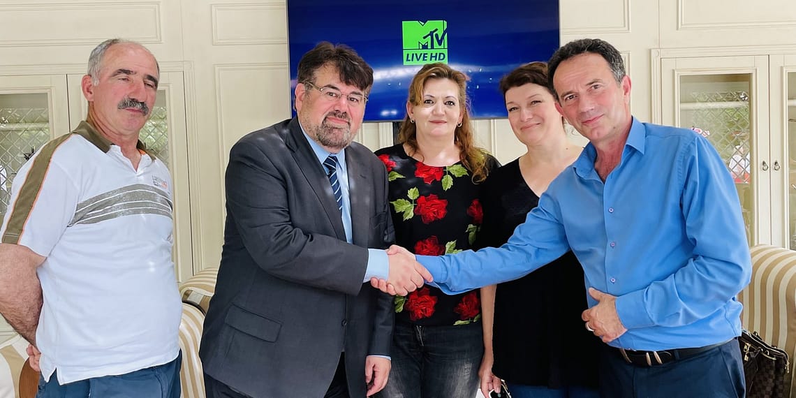 SHKOLLA FILLORE “DACAJ”FALËNDERON MIQTË NGA MËRGATA PËR PËRKRAHJE FINANCIARE E CILA JU ERDHI NGA                                            LOBI SHQIPTAR  ( EURO-ATLANTIK)