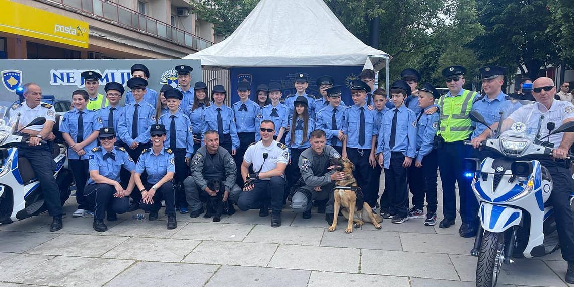 Dita Ndërkombëtare e Fëmijëve, policët festojnë së bashku me voglushët