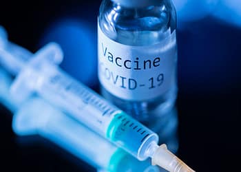 Greqia do të dhurojë 20 000 doza vaksinash anti COVID-19 për Shqipërinë