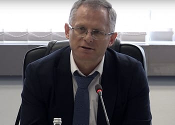 Bislimi: Vuçiqi po mundohet të manipulojë, vendimi për targat s’ka të bëjë me Marrëveshjen e Brukselit