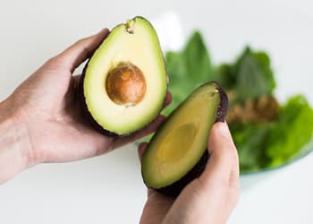 Ngrënia e këtij ushqimi mund të shkrij dhjamin e barkut