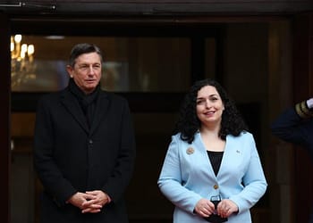 Presidenti slloven arrin në Kosovë, pritet nga Osmani