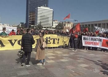 Protestat në Tiranë për rritjen e çmimeve, qytetarët: Do të qëndrojmë 24 orë